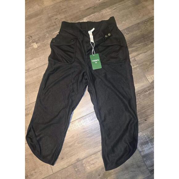 Halara Mid Rise Curved Hem Yoga Capri Pants with Pockets XS NWT $49.95 MSRP - Picture 8 of 9